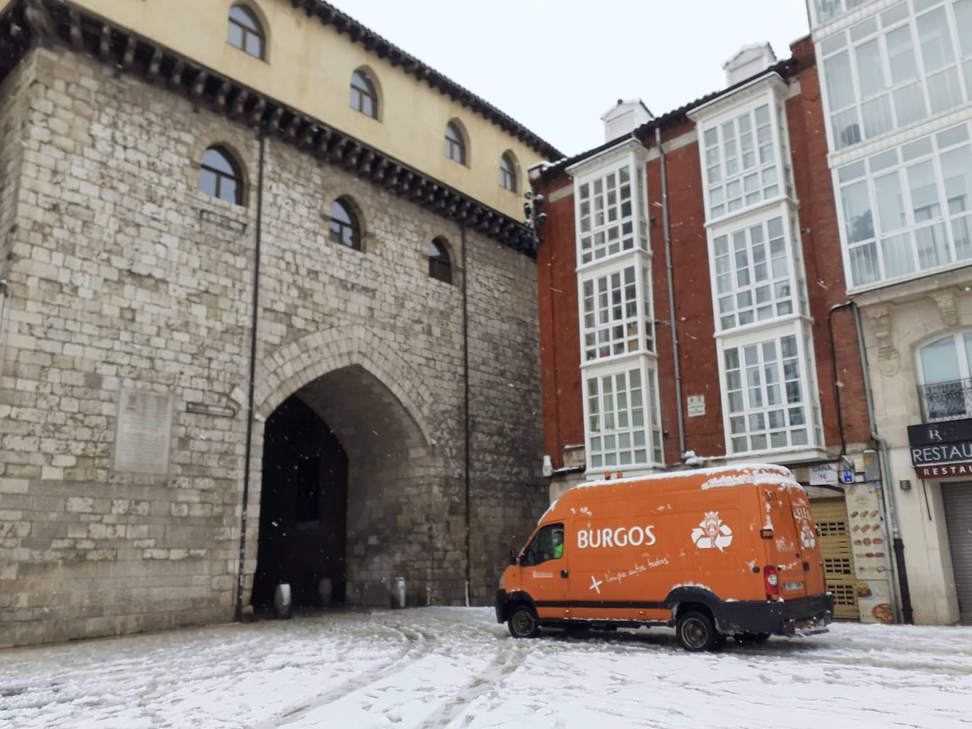 Fotos: La nieve toma el centro de Burgos