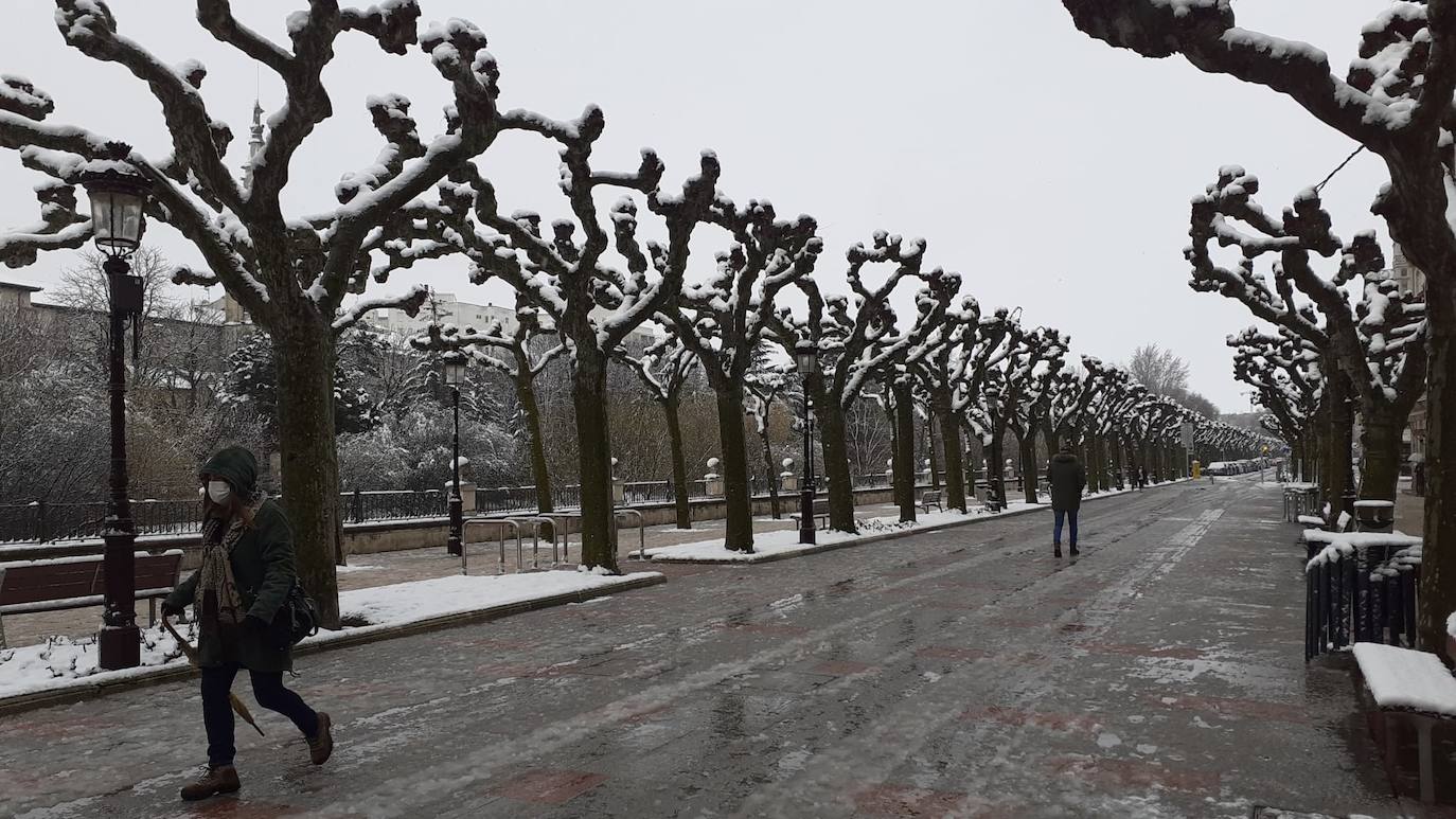 Fotos: La nieve toma el centro de Burgos