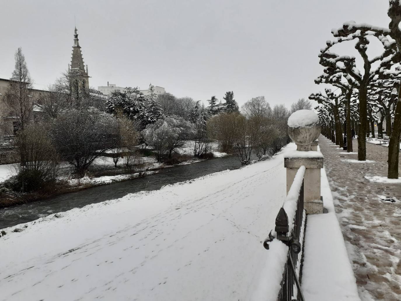 Fotos: La nieve toma el centro de Burgos