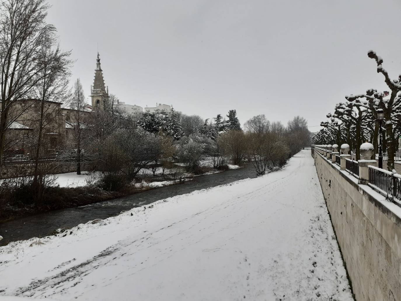 Fotos: La nieve toma el centro de Burgos