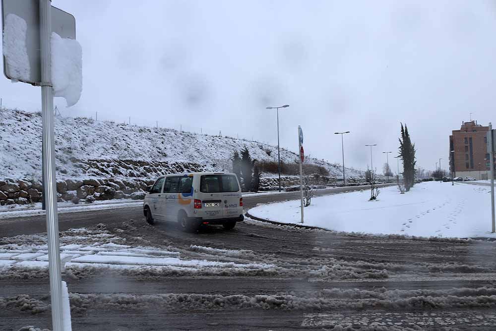 Fotos: La nieve también cubre Gamonal y Fuentecillas