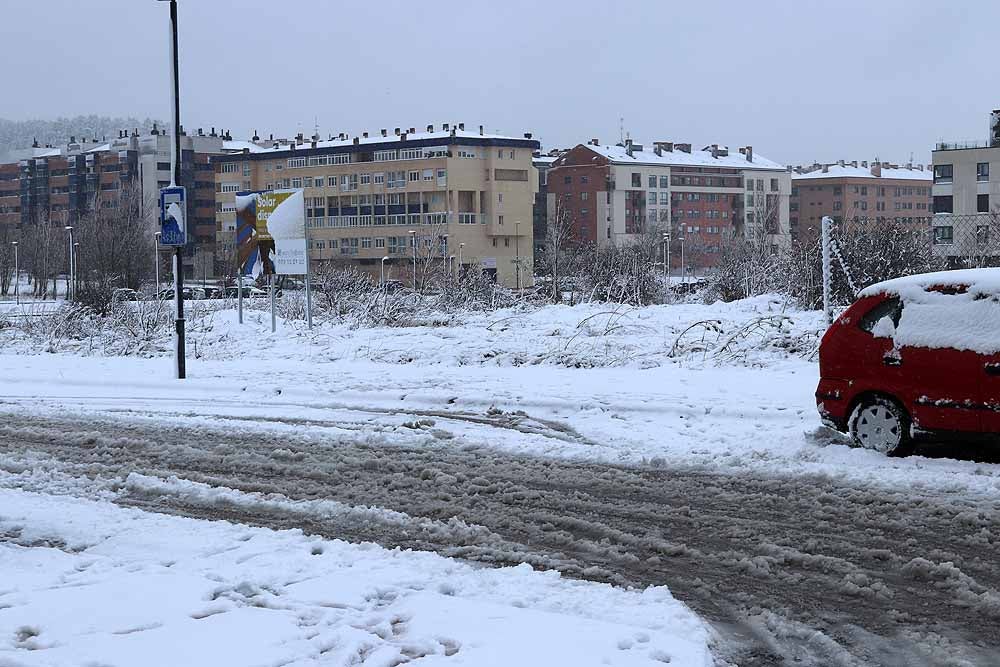 Fotos: La nieve también cubre Gamonal y Fuentecillas