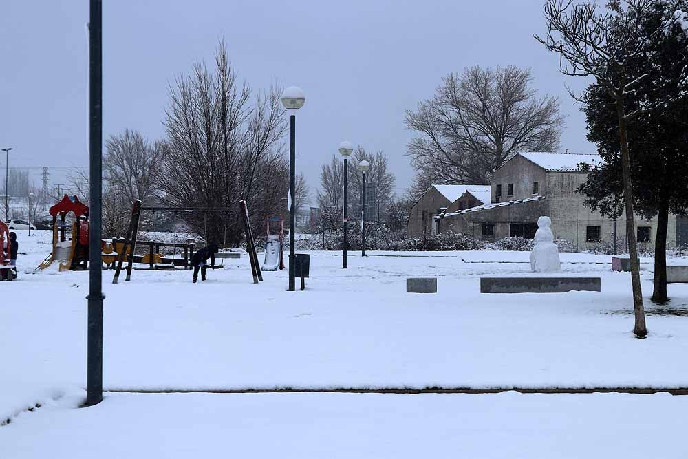 Fotos: La nieve también cubre Gamonal y Fuentecillas