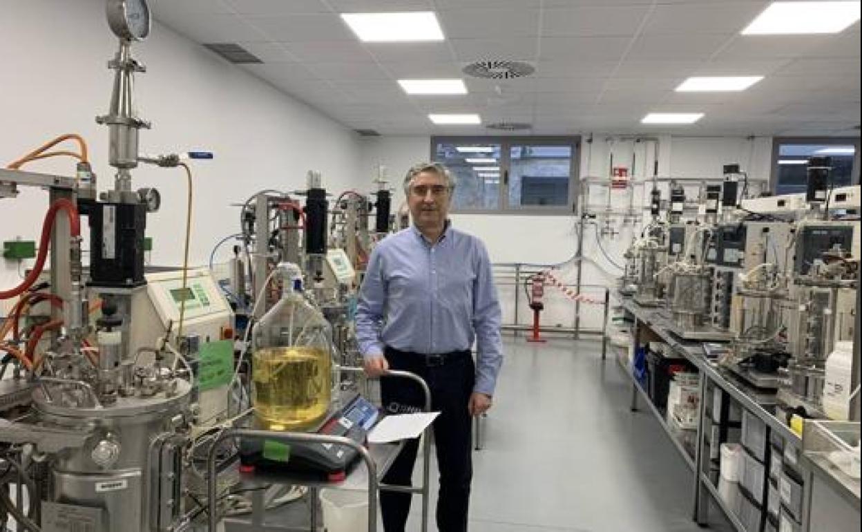 José Luis Barredo, director de AMRI León, en el laboratorio de la empresa.