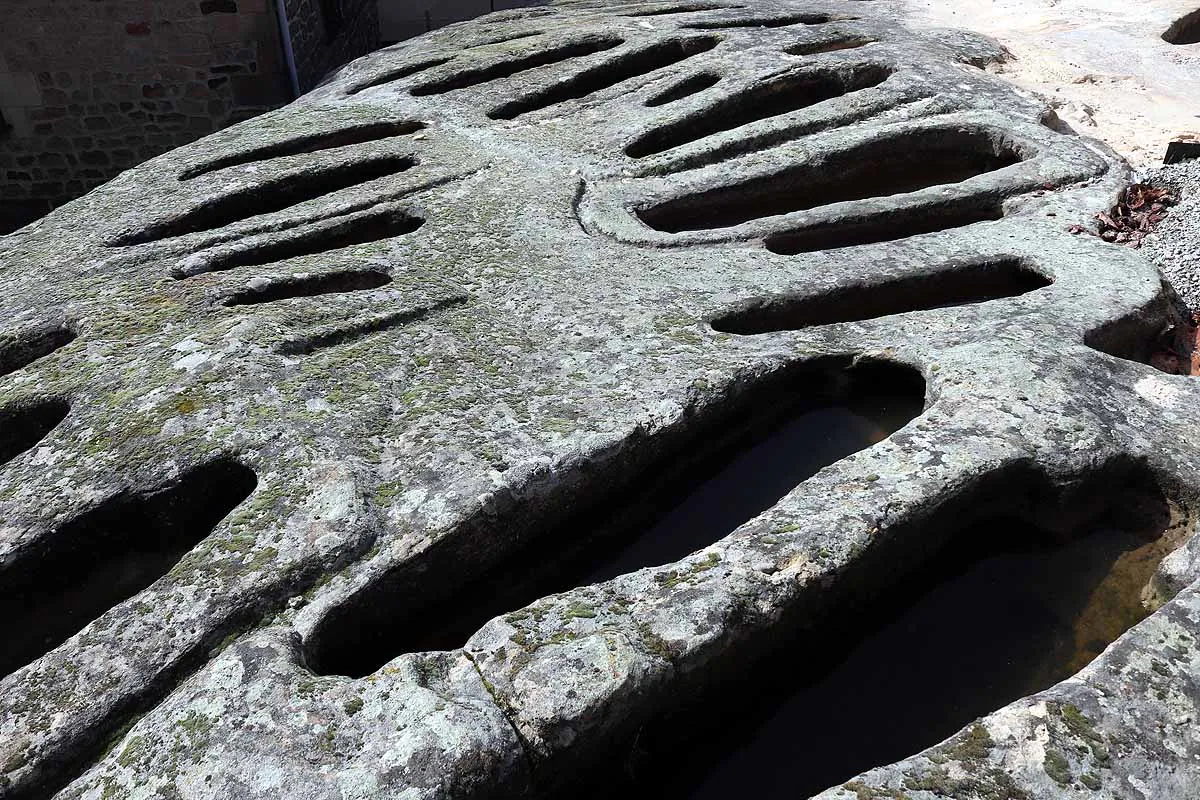 Galería. Con unas 150 tumbas esta necrópolis de Regumiel es una de las más grandes del Alto Arlanza. 