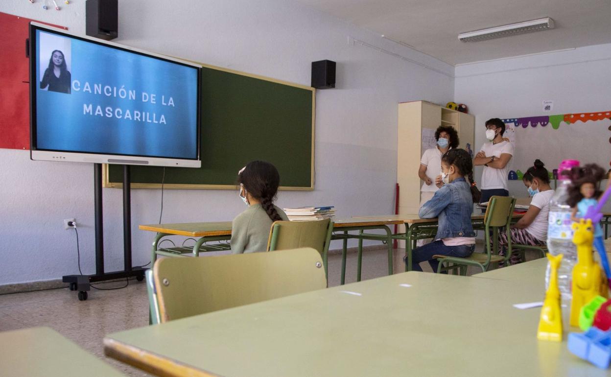 Imagen de archivo de un colegio en pandemia.