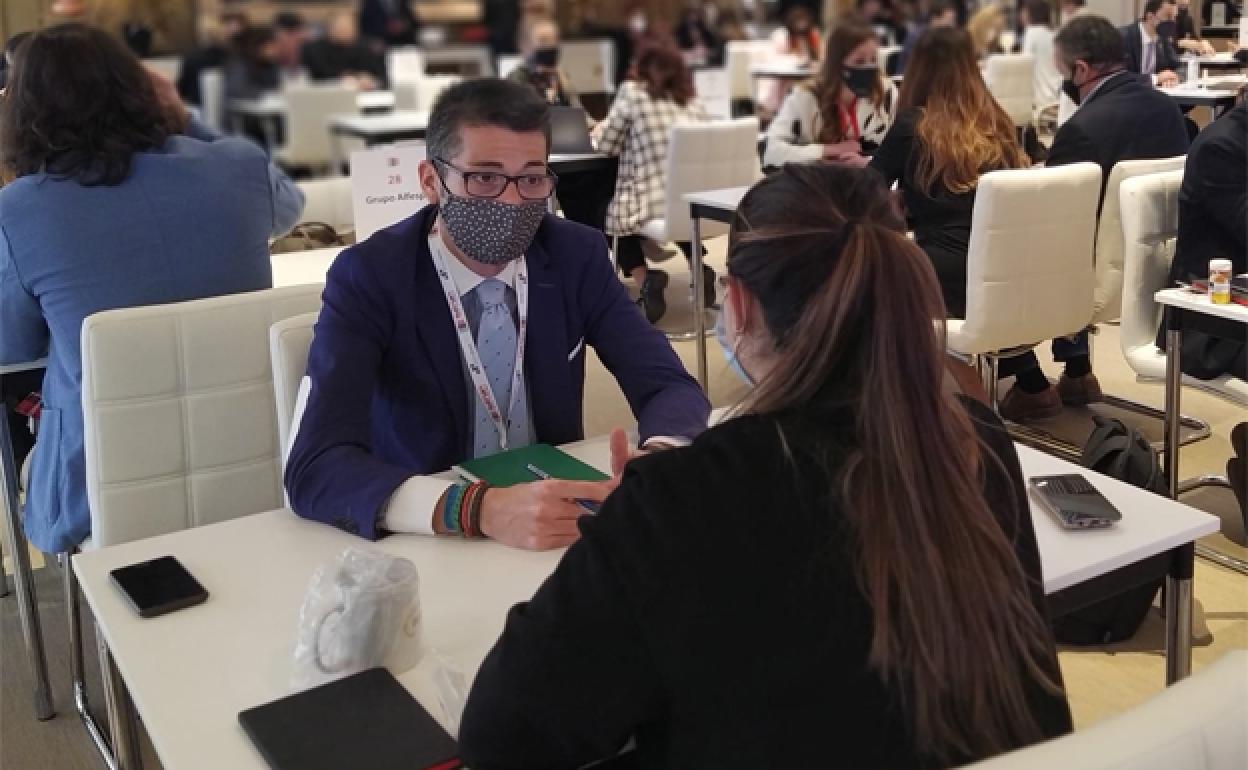 Javier Peña, director de la Oficina de Congresos de Burgos, Javier Peña, en uno de los encuentros. 