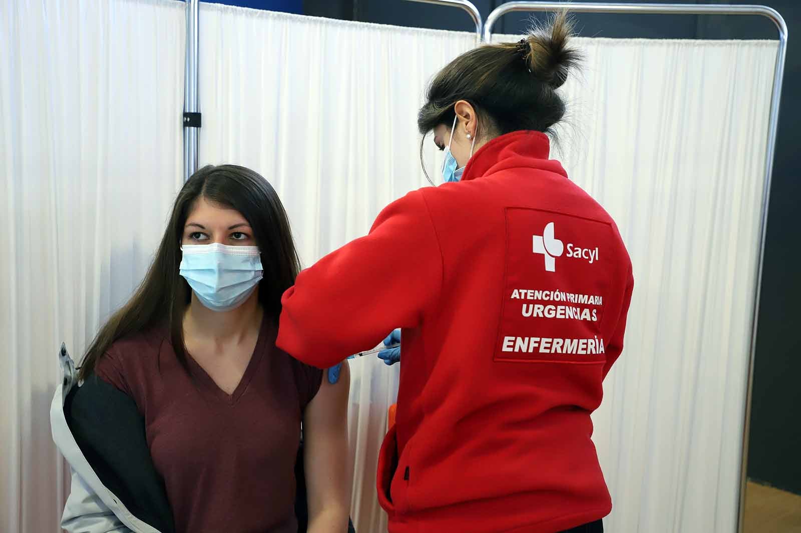 Fotos: Los profesores reciben la primera dosis de la vacuna contra la covid-19