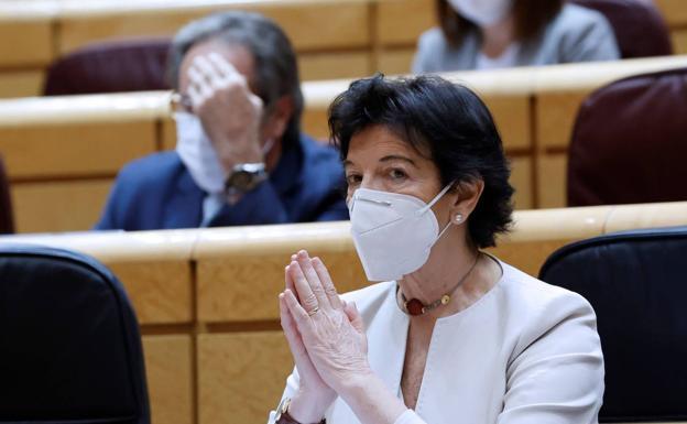 Celaá, en una sesión de control en el Senado. 