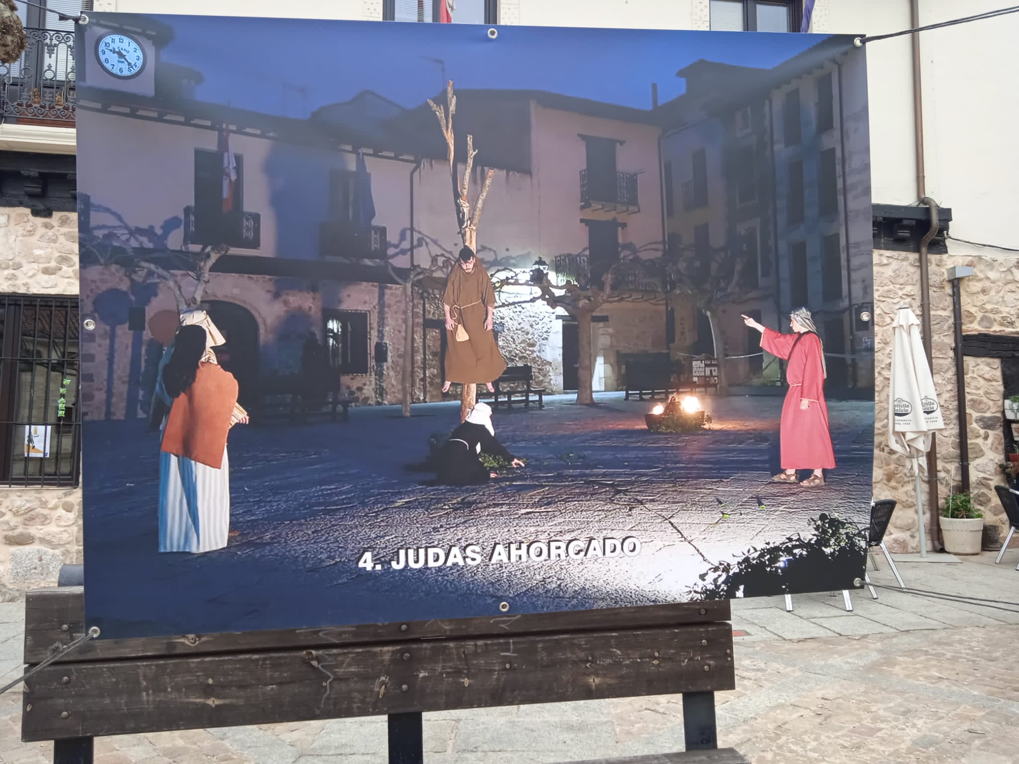 Fotos: Covarrubias revive su Pasión Viviente con un Vía Crucis Fotográfico