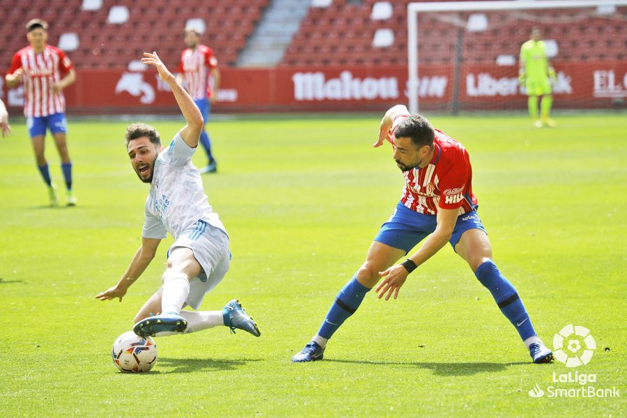 Fotos: El Mirandés asalta El Molinón