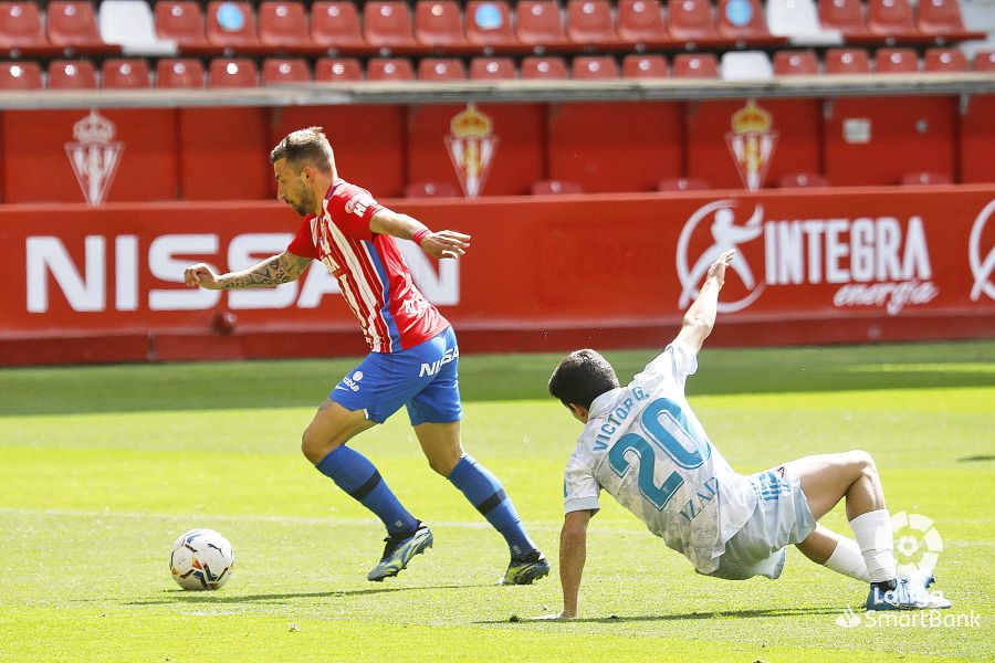 Fotos: El Mirandés asalta El Molinón