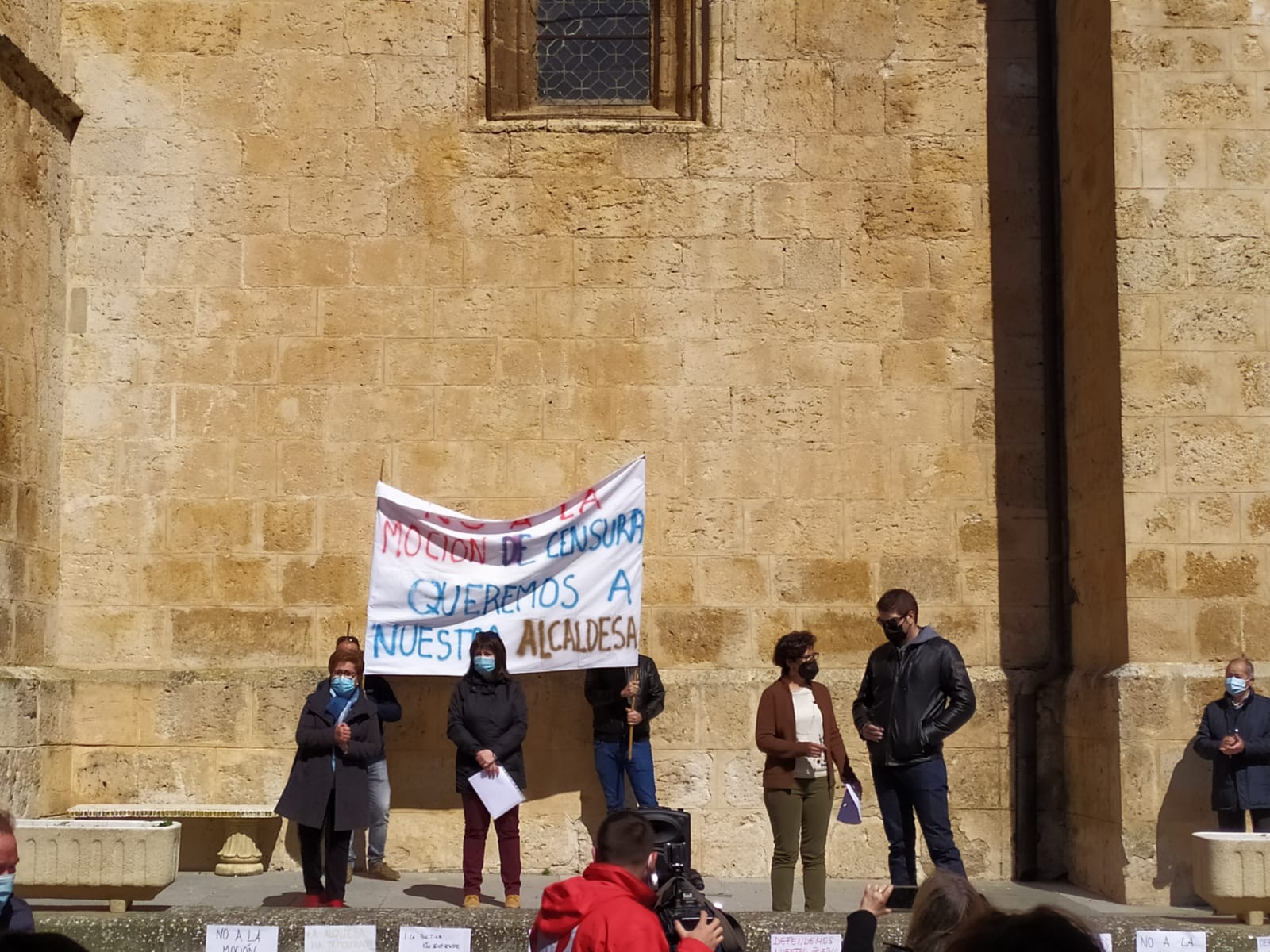 Fotos: Los vecinos de Tórtoles de Esgueva protestan contra la moción de censura