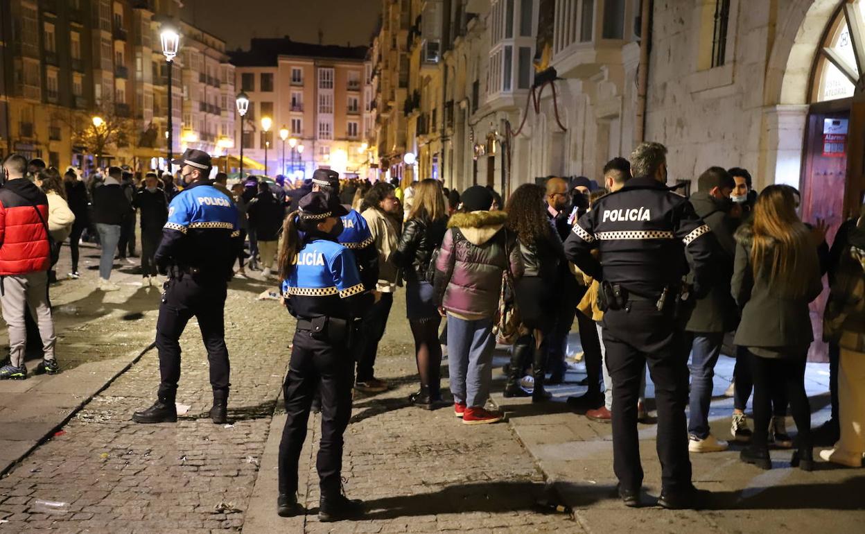 Imagen de archivo de la ntervención de la Policía durante una noche en la zona de copas.