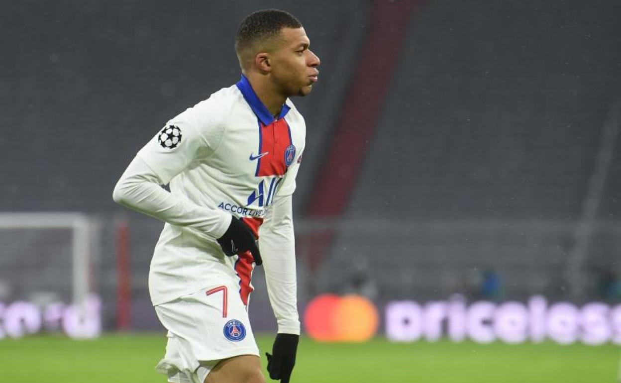 Mbappé celebra uno de sus dos goles al Bayern.