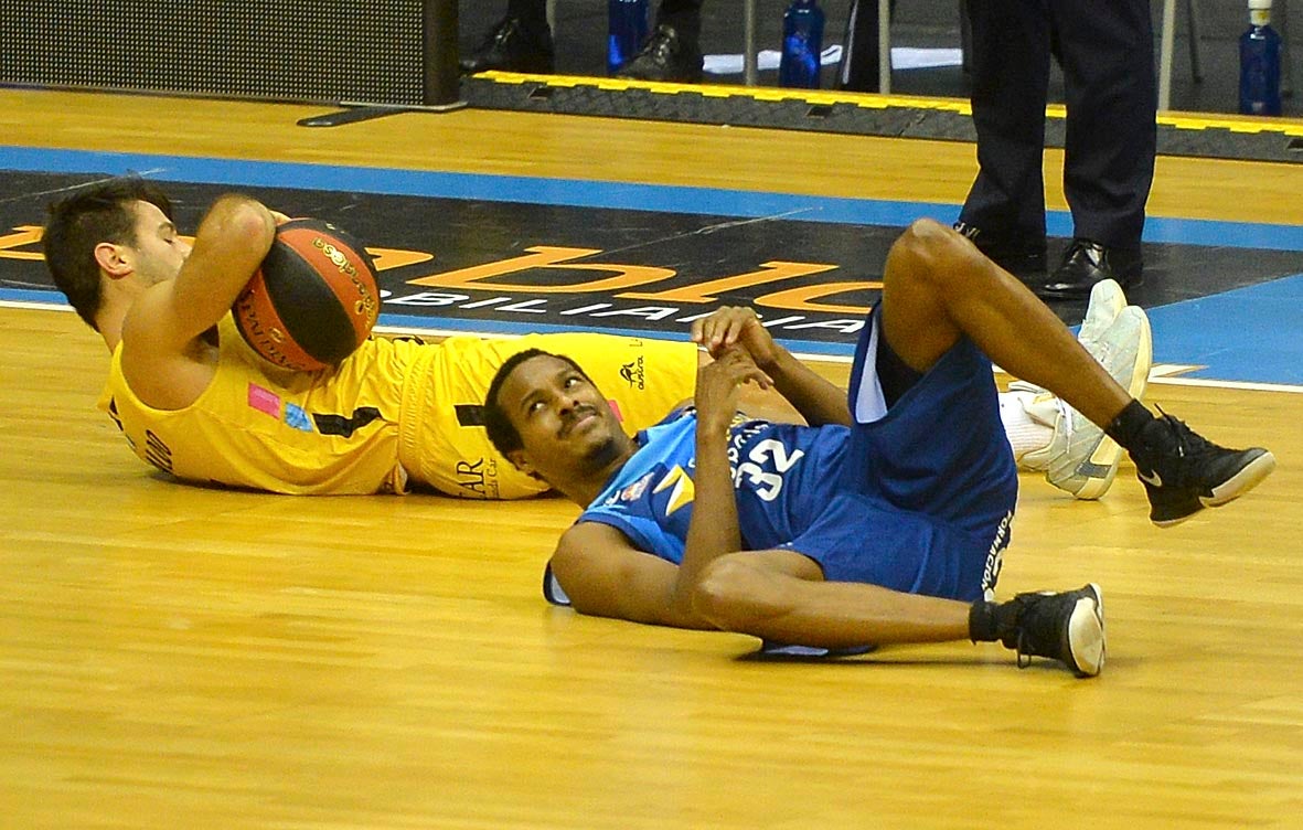 Fotos: El San Pablo vuelve a caer ante el Lenovo Tenerife