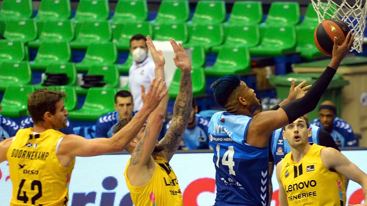 Fotos: El San Pablo vuelve a caer ante el Lenovo Tenerife