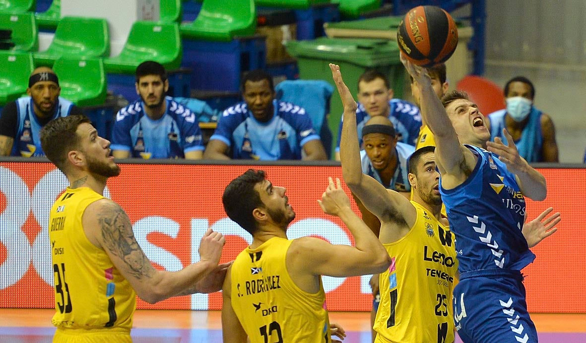 Fotos: El San Pablo vuelve a caer ante el Lenovo Tenerife