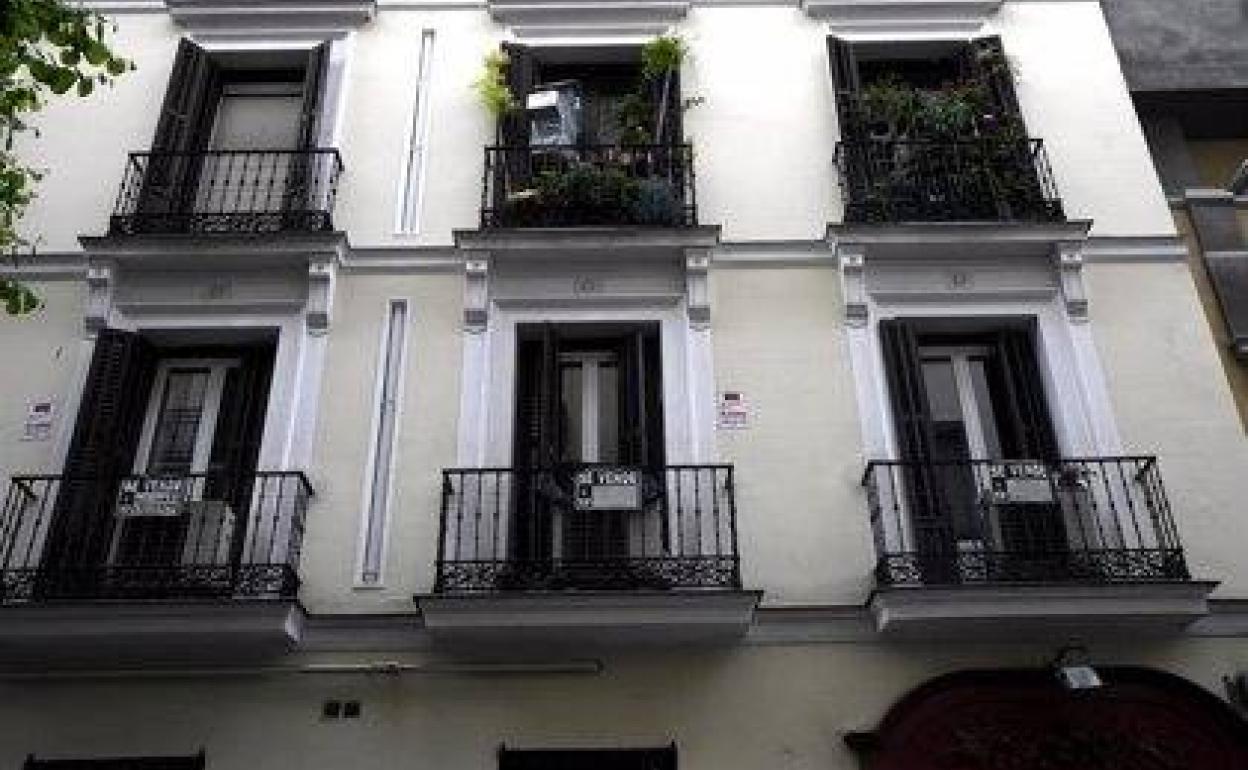 Balcones de un edificio de viviendas.