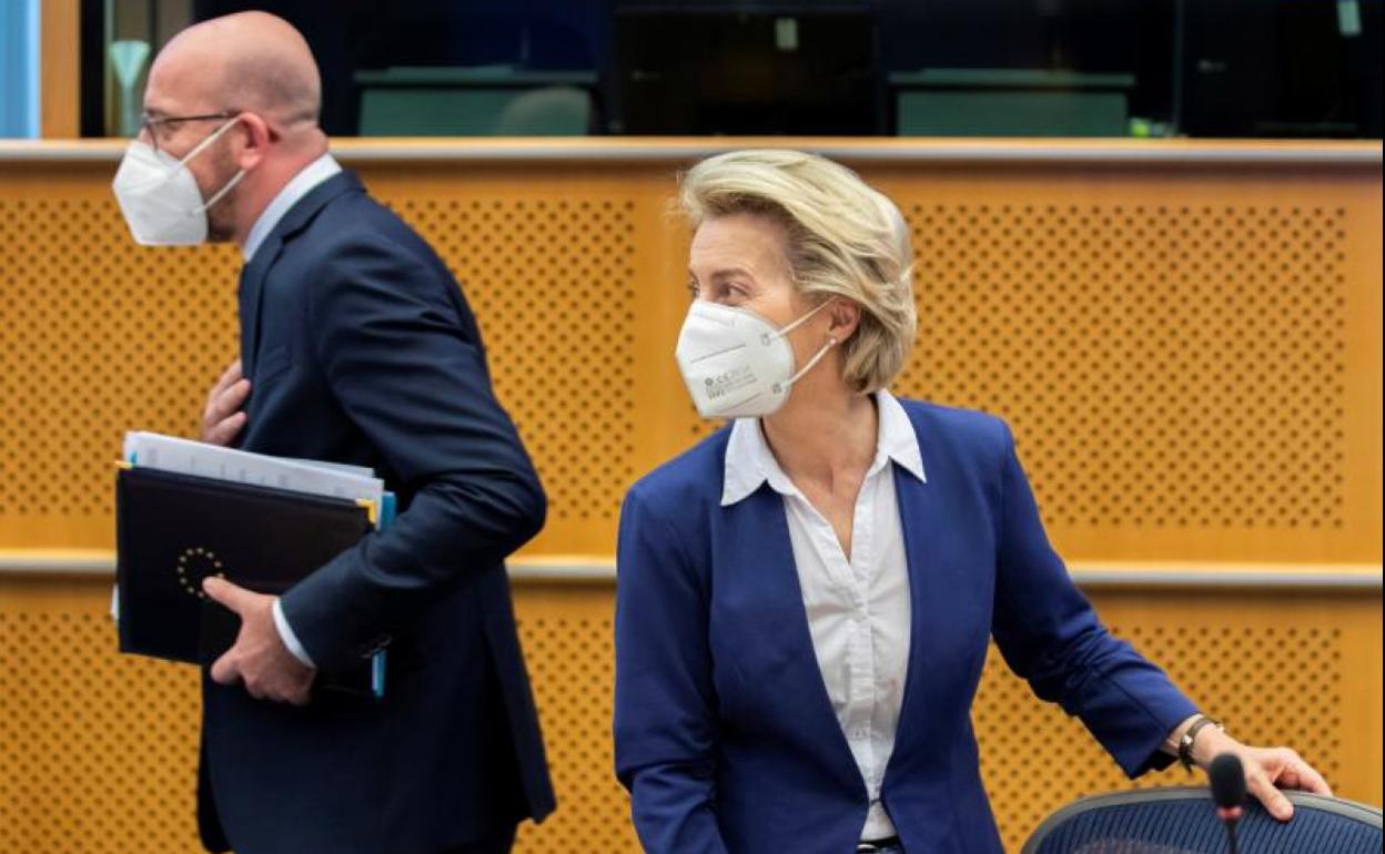 Ursula von der Leyen y Charles Michel.