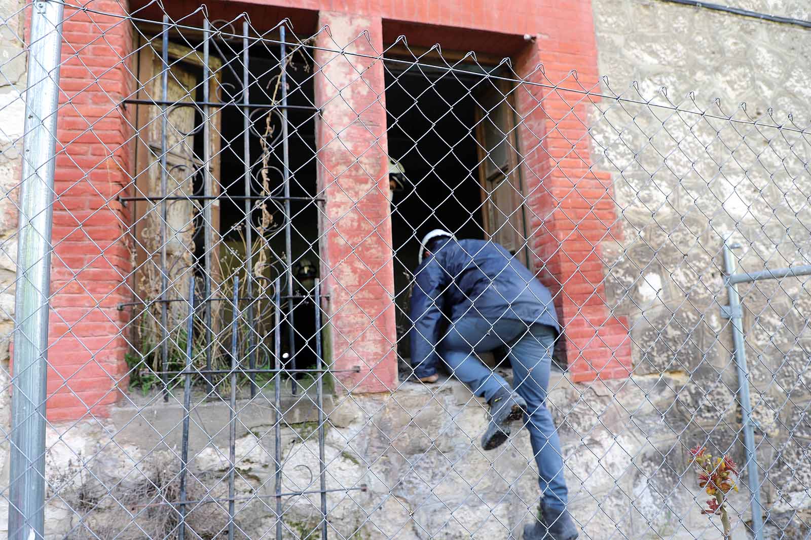 Fotos: Los bomberos acceden a la &#039;casa de las palomas&#039; para evaluar su estado