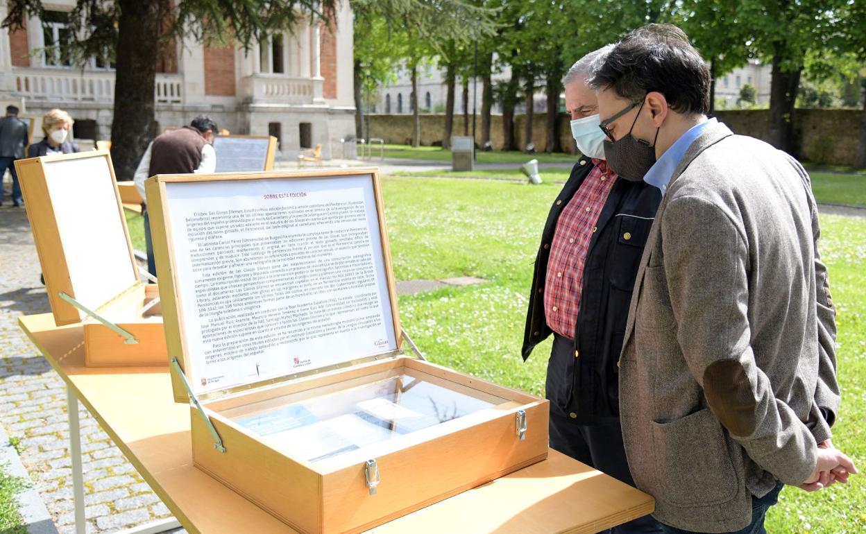 La exposición se encuetnra en los jardines del palacio de la isla. 