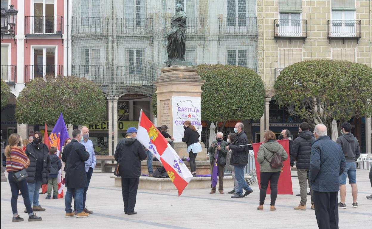 La Plaza Mayor de Burgos ha acogido la celebración del V Centenario de los Comuneros de Castilla.