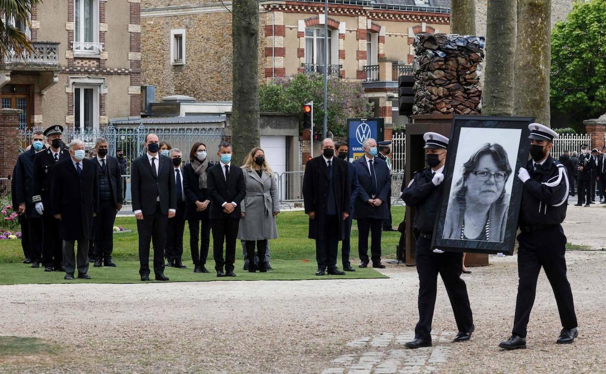 Homenaje a la policía francesa asesinada por un yihadista.