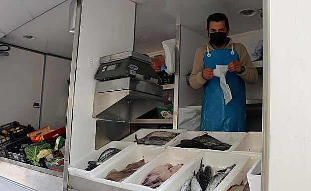 Marino con su camión en Las Quintanillas. 