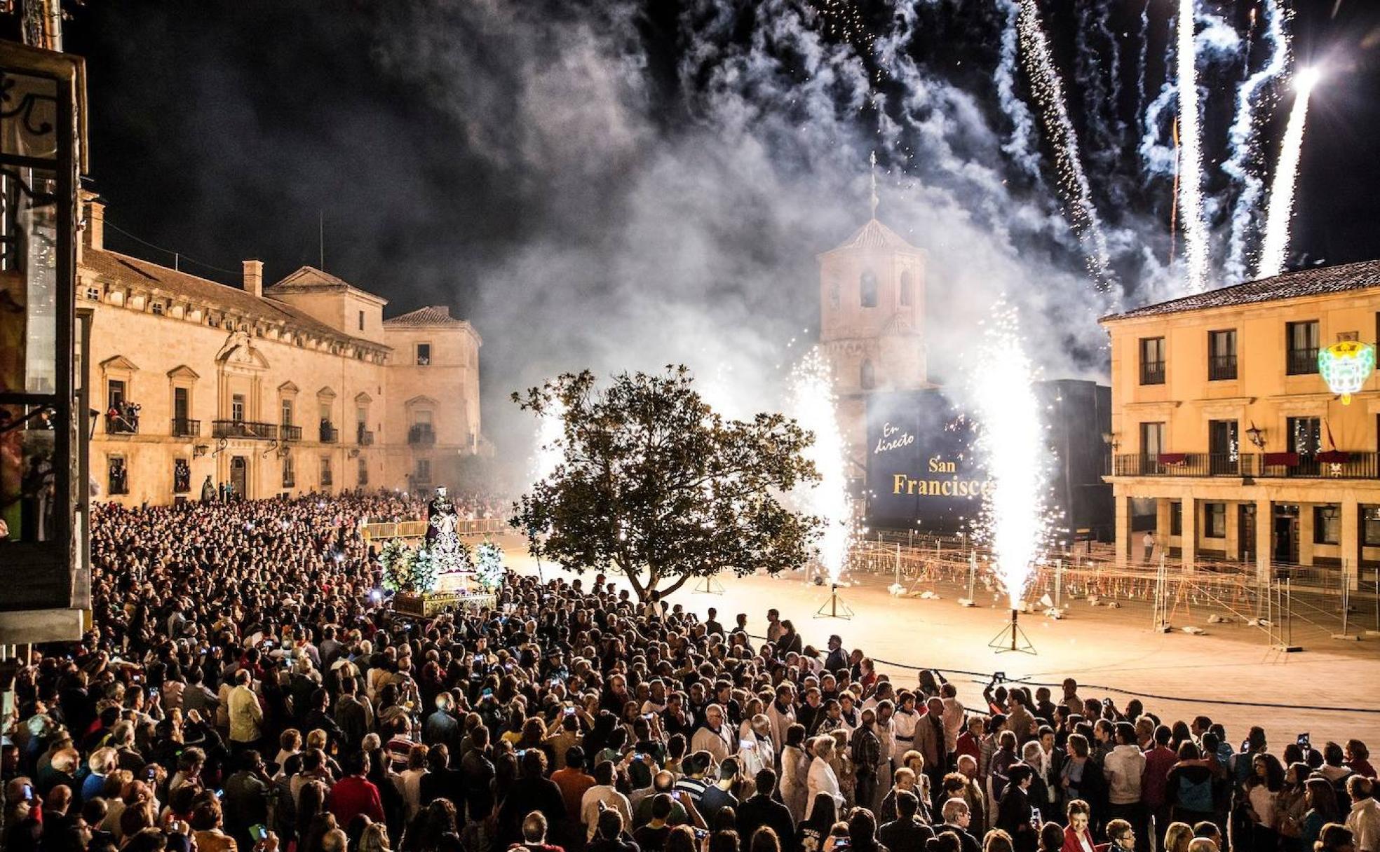 La impresionante Bajada de Jesús de Almazán.