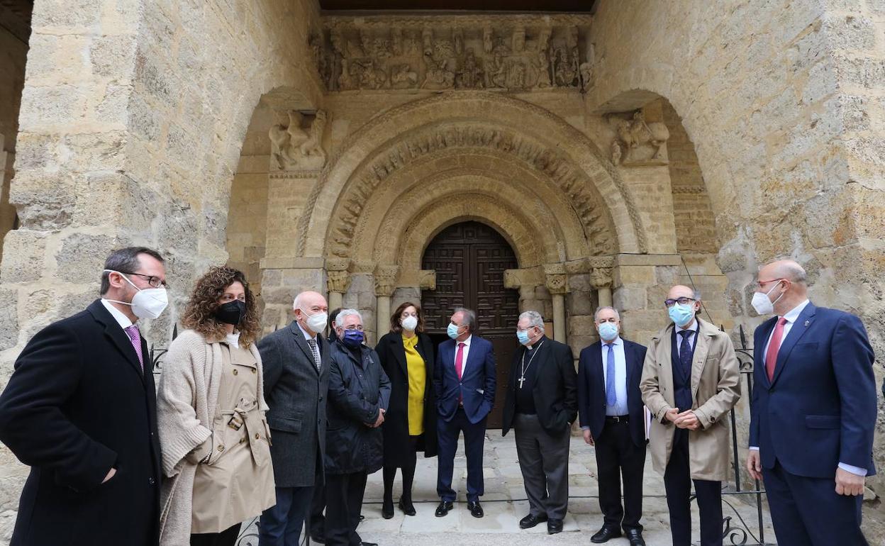 Representantes institucionales, en la presentación de la muestra en Carrión. 