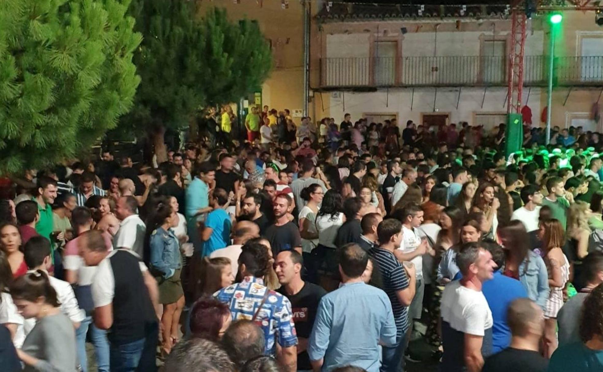 Verbena en La Bóveda de Toro durante las fiestas patronales.