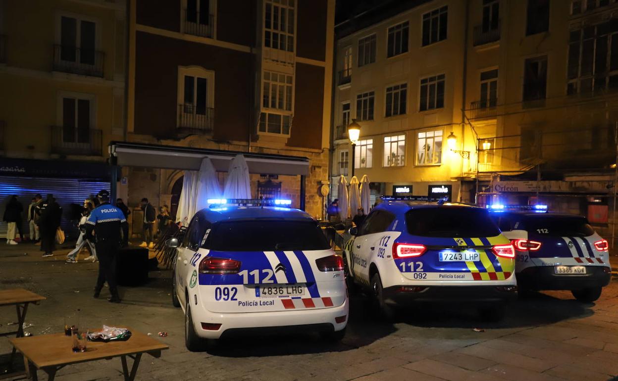 Día de refuerzo en las Llanas para hacer cumplir el toque de queda. 