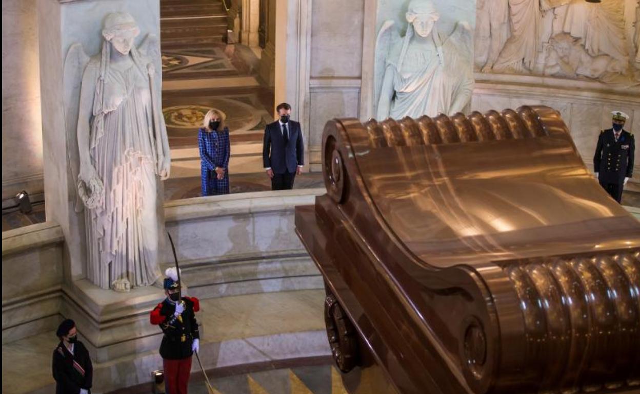 «Napoleón Bonaparte es parte de nosotros. Lo asumimos», dijo Macron durante el homenaje.