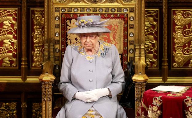 Isabel II, este martes durante la sesión en el Parlamento británico.