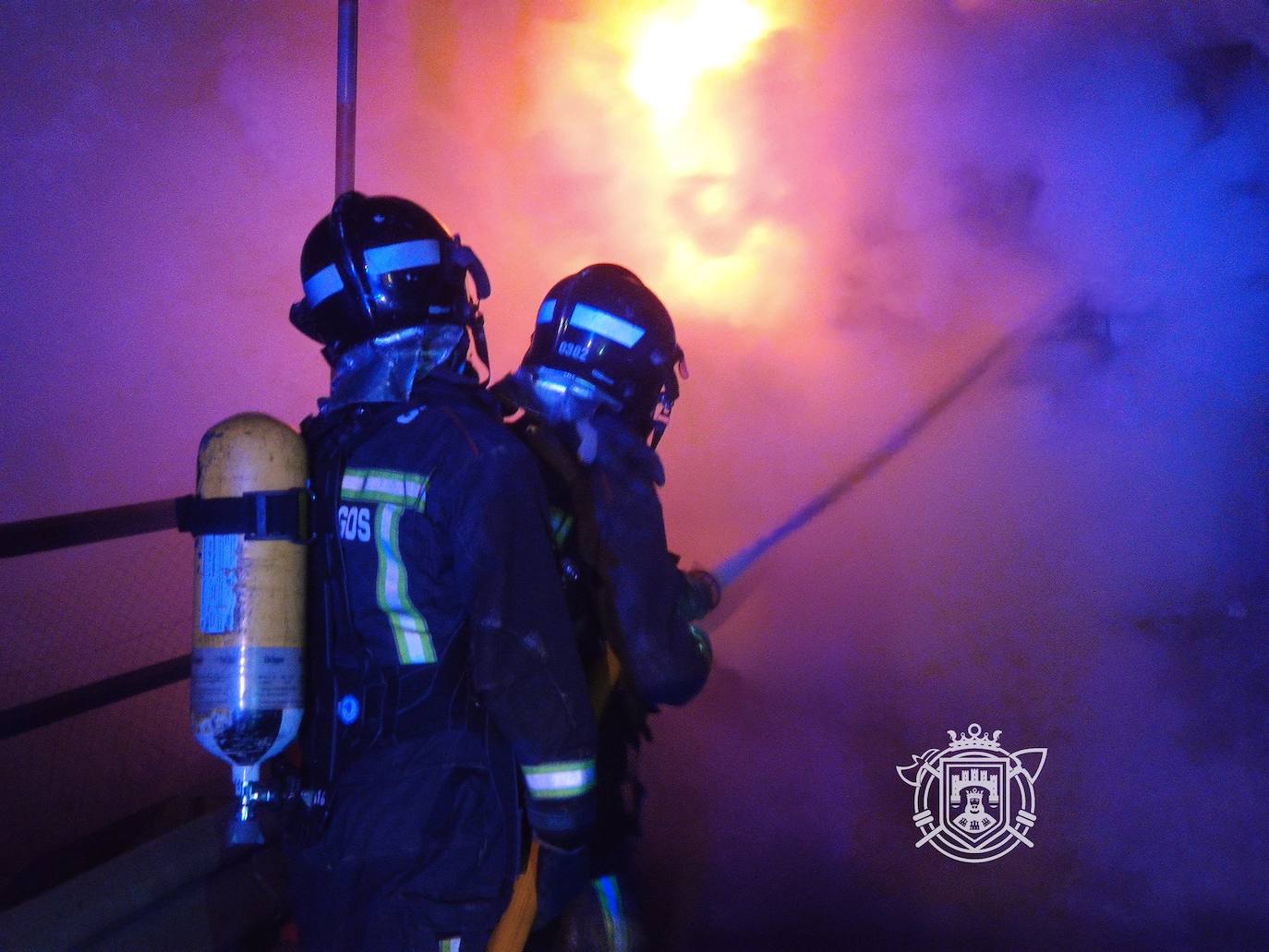 Los Bomberos de Burgos han sofocado un incendio de un camión en el término municipal de Rubena.