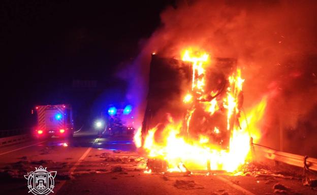 Los Bomberos de Burgos, en el incendio de la AP-1.