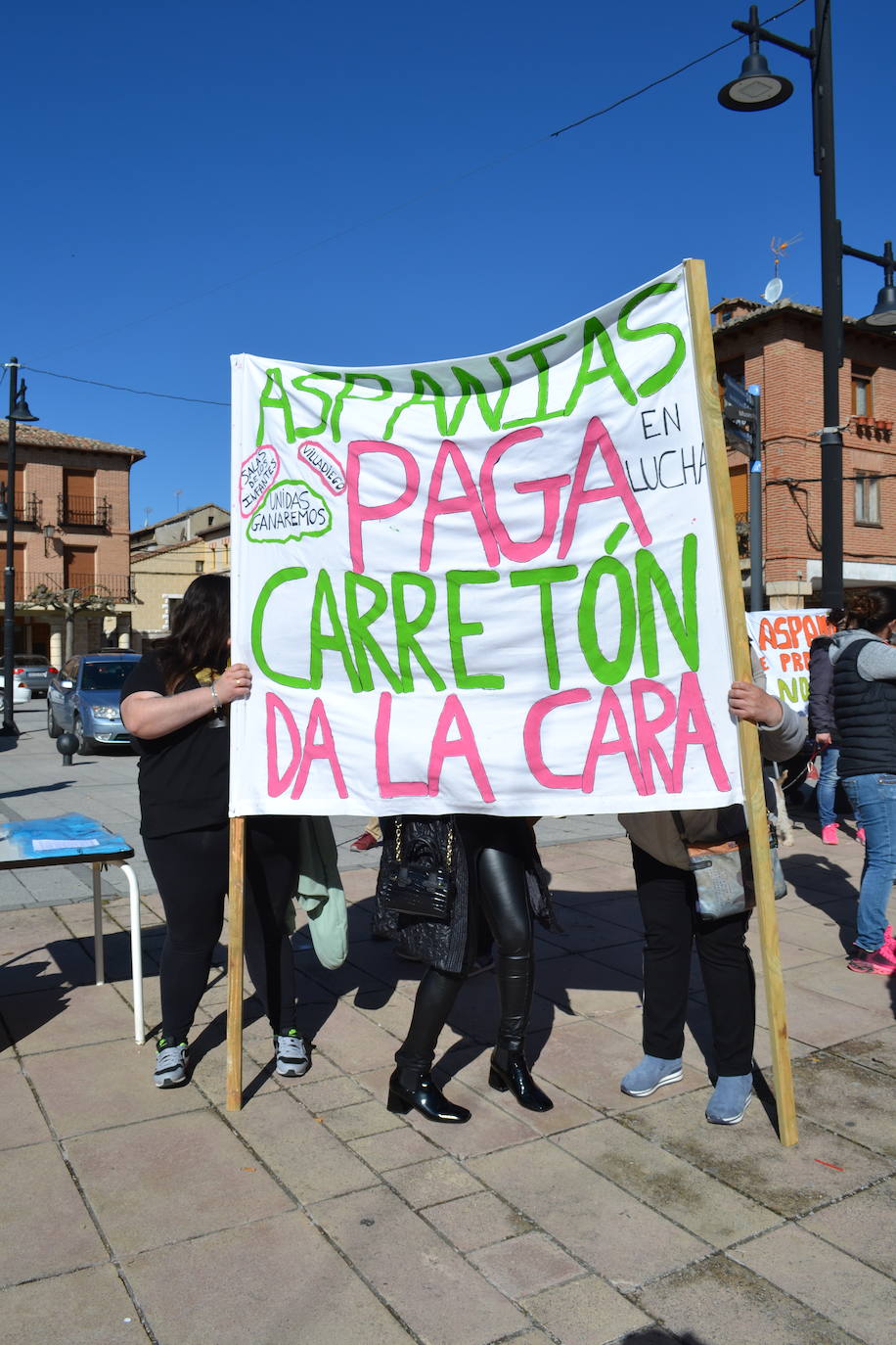 Fotos: Manifestación de los trabajadores de Aspanias en las residencias de mayores