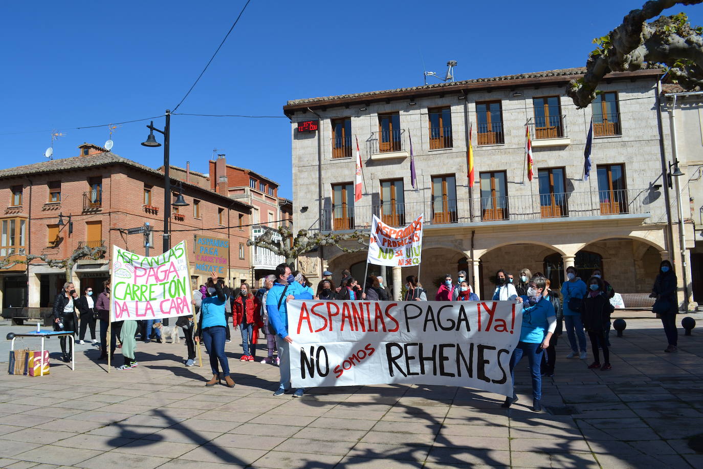 Fotos: Manifestación de los trabajadores de Aspanias en las residencias de mayores