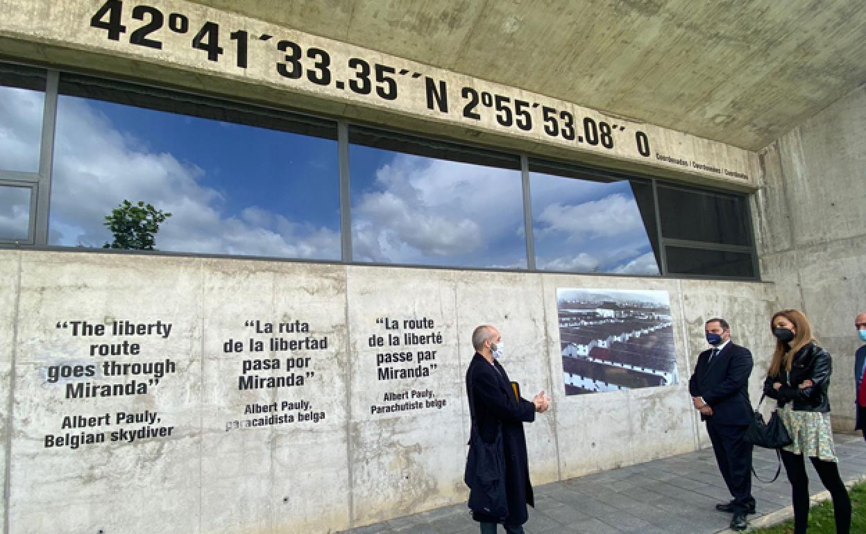Visita edl responsable de la cartera de Transportes, al Centro Cívico 'Raimundo Porres'. 