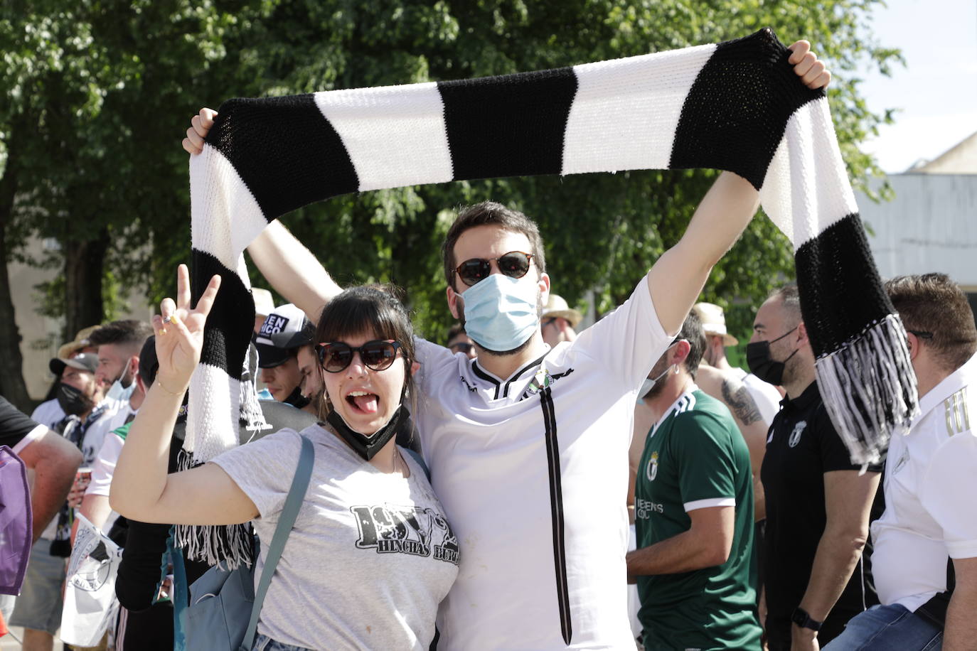 La afición blanquinegra se vuelca con el Burgos CF en Don Benito.