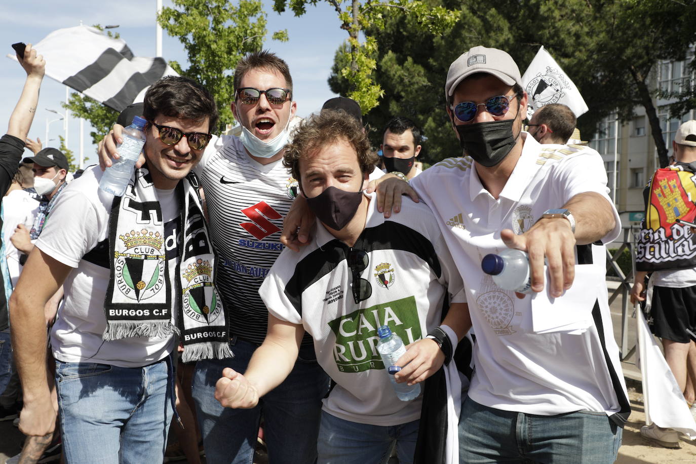 La afición blanquinegra se vuelca con el Burgos CF en Don Benito.