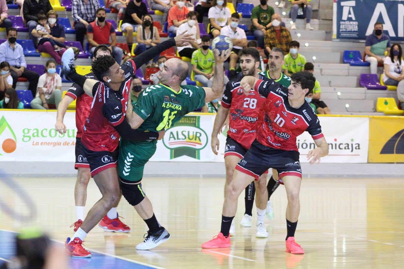 Fotos: El Antequera celebra el ascenso a Asobal ante el UBU San Pablo