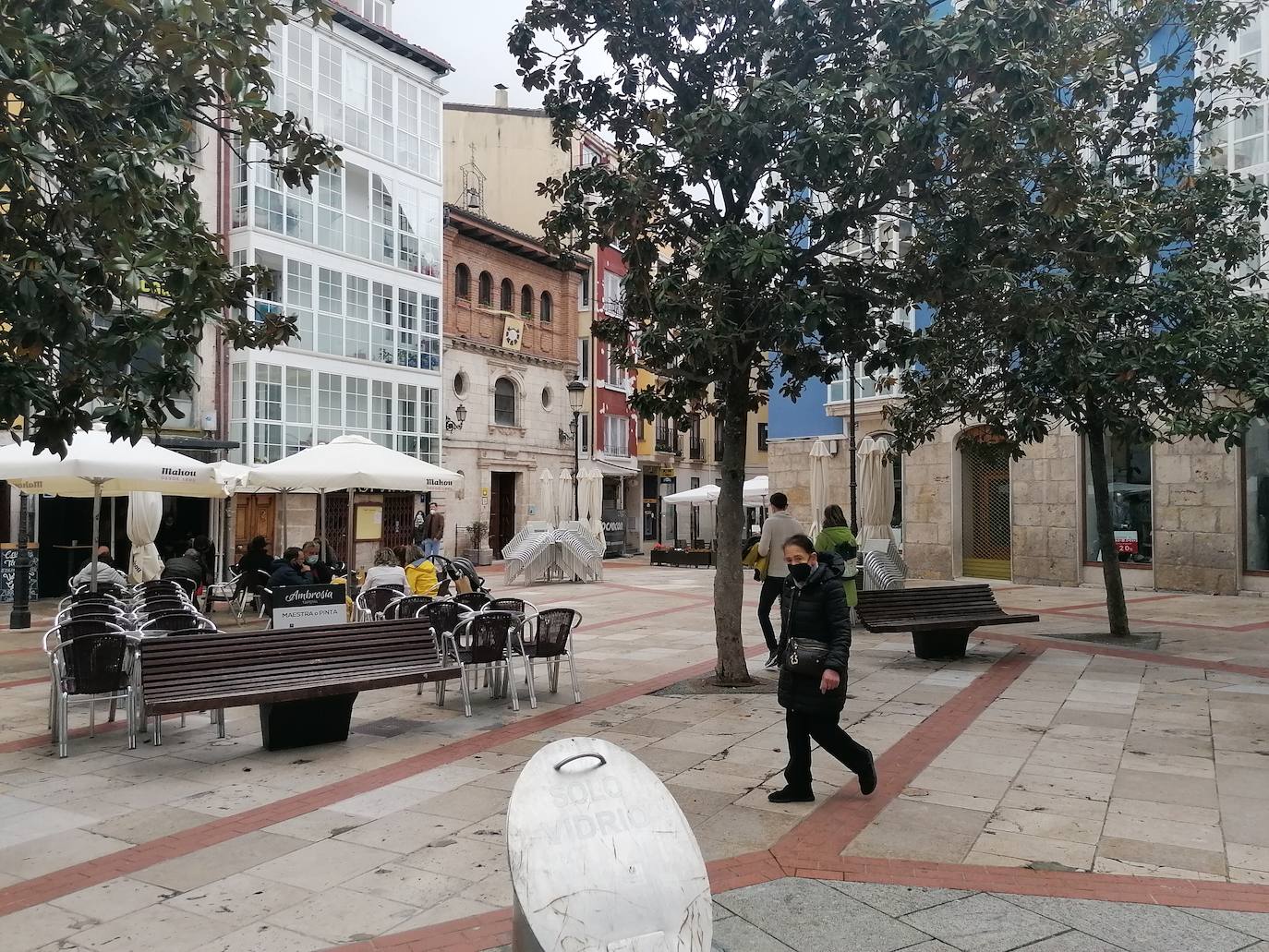 Fotos: Vermú y turismo en un domingo marcado por la lluvia