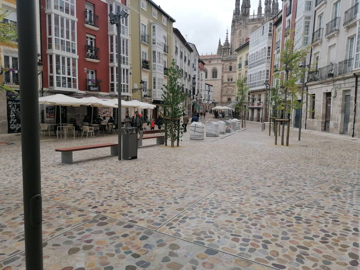 Fotos: Vermú y turismo en un domingo marcado por la lluvia