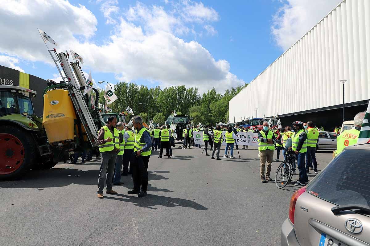 Fotos: Agricultores y ganaderos exigen en Burgos una PAC para los profesionales y los que paguen la Seguridad Social Agraria