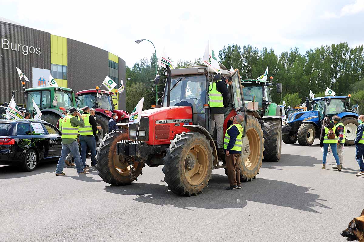 Fotos: Agricultores y ganaderos exigen en Burgos una PAC para los profesionales y los que paguen la Seguridad Social Agraria