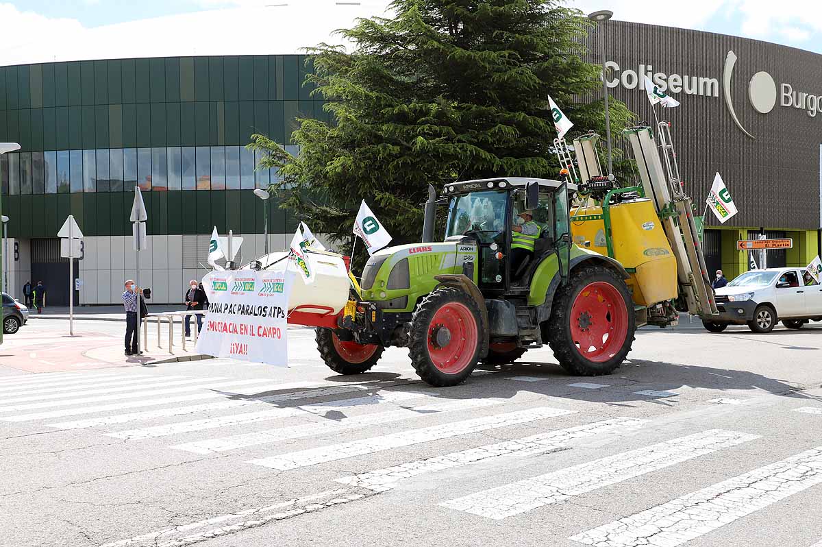 Fotos: Agricultores y ganaderos exigen en Burgos una PAC para los profesionales y los que paguen la Seguridad Social Agraria