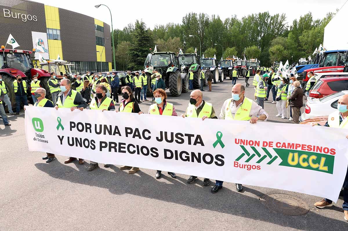 Fotos: Agricultores y ganaderos exigen en Burgos una PAC para los profesionales y los que paguen la Seguridad Social Agraria