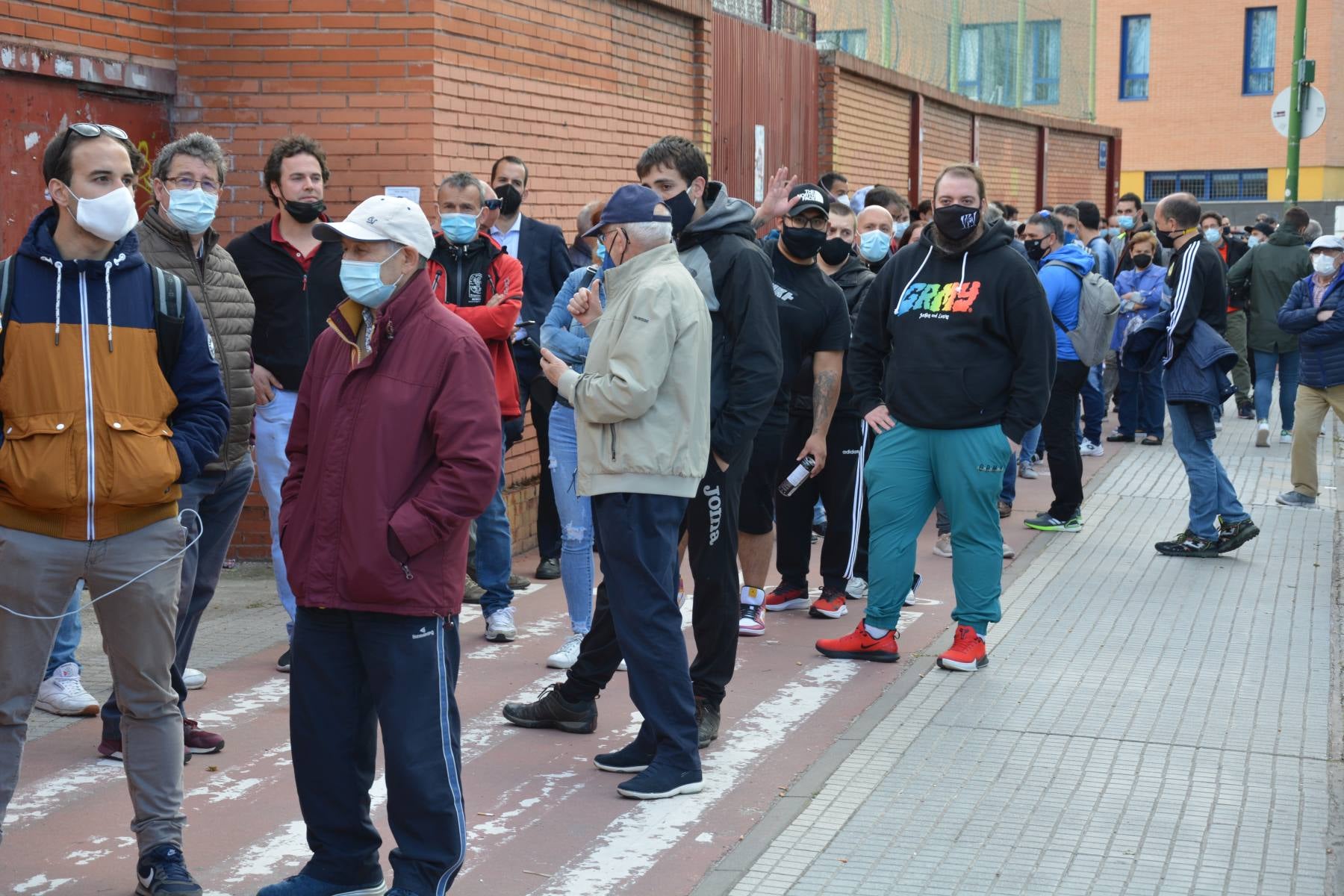 Fotos: La afición del Burgos responde a la llamda del play off